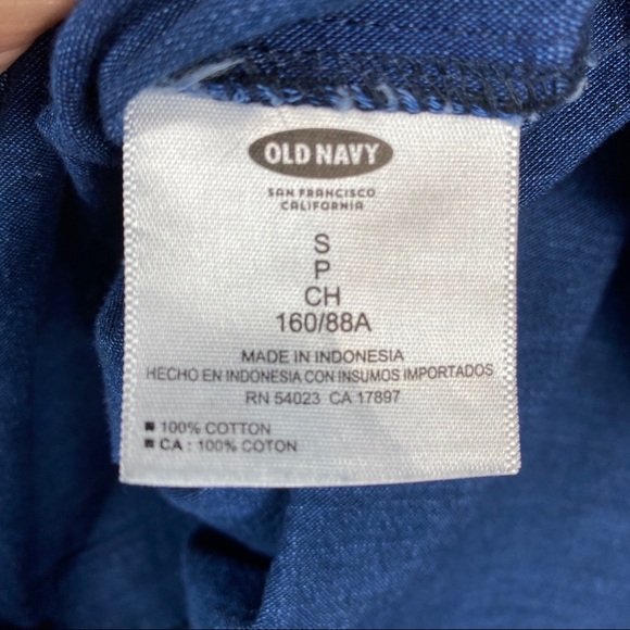 Old navy Blue chambray sleeveless button down tank - Picture 7 of 8